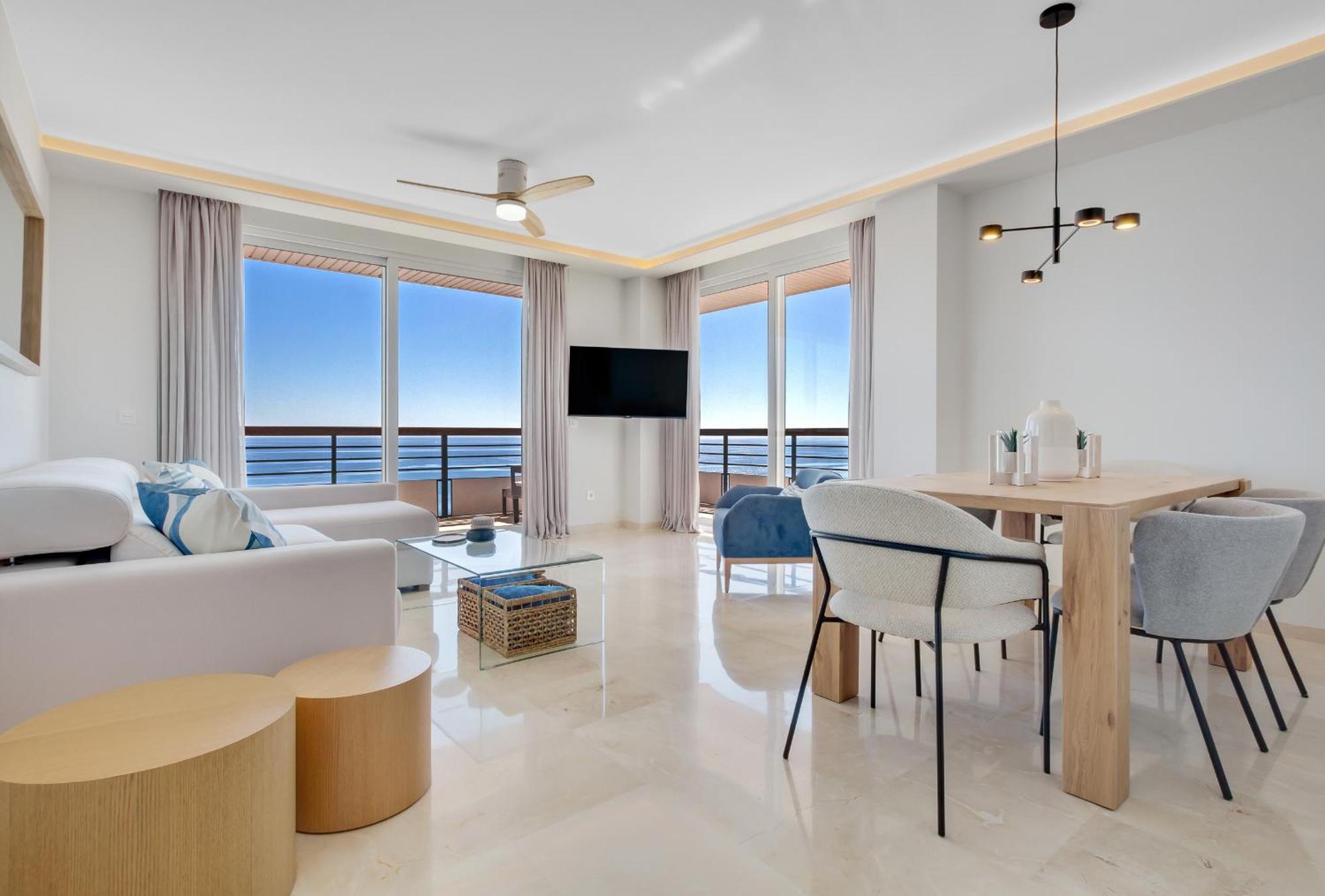 Santa Clara Modern & Exclusive Seafront Apartment Torremolinos Buitenkant foto