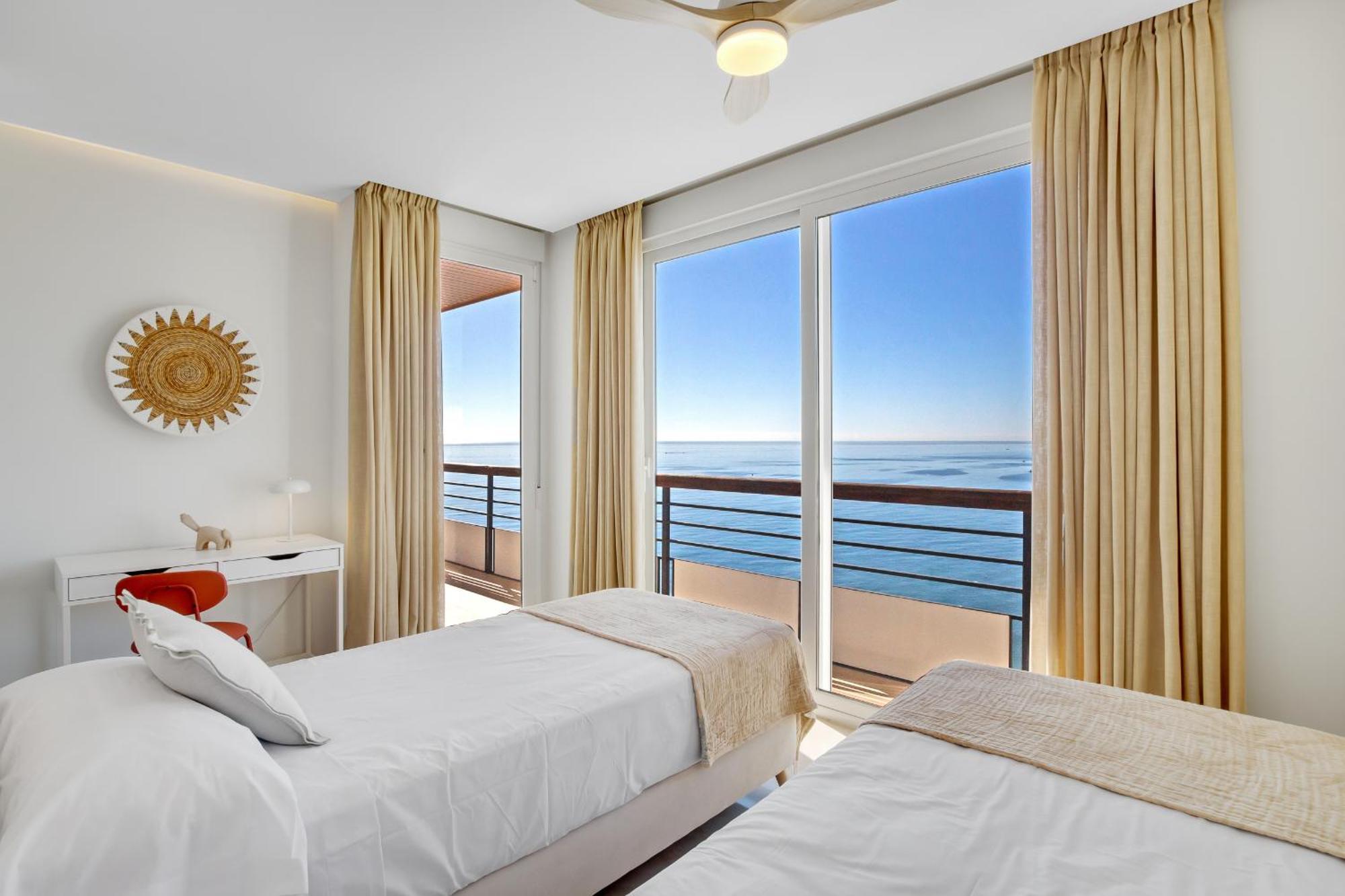 Santa Clara Modern & Exclusive Seafront Apartment Torremolinos Buitenkant foto