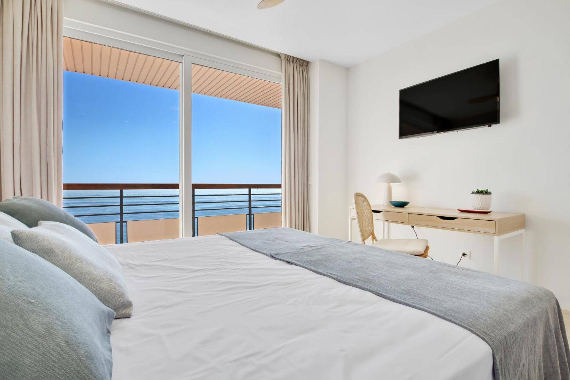 Santa Clara Modern & Exclusive Seafront Apartment Torremolinos Buitenkant foto