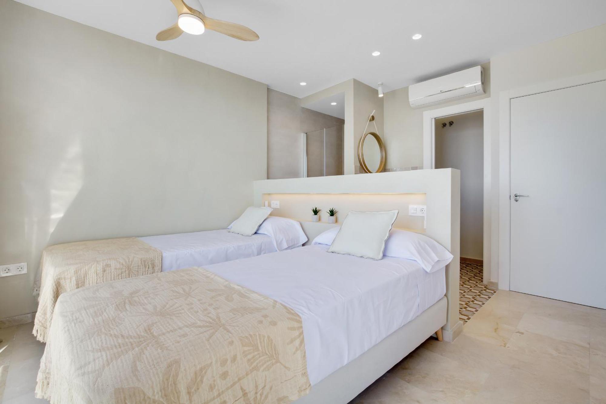 Santa Clara Modern & Exclusive Seafront Apartment Torremolinos Buitenkant foto