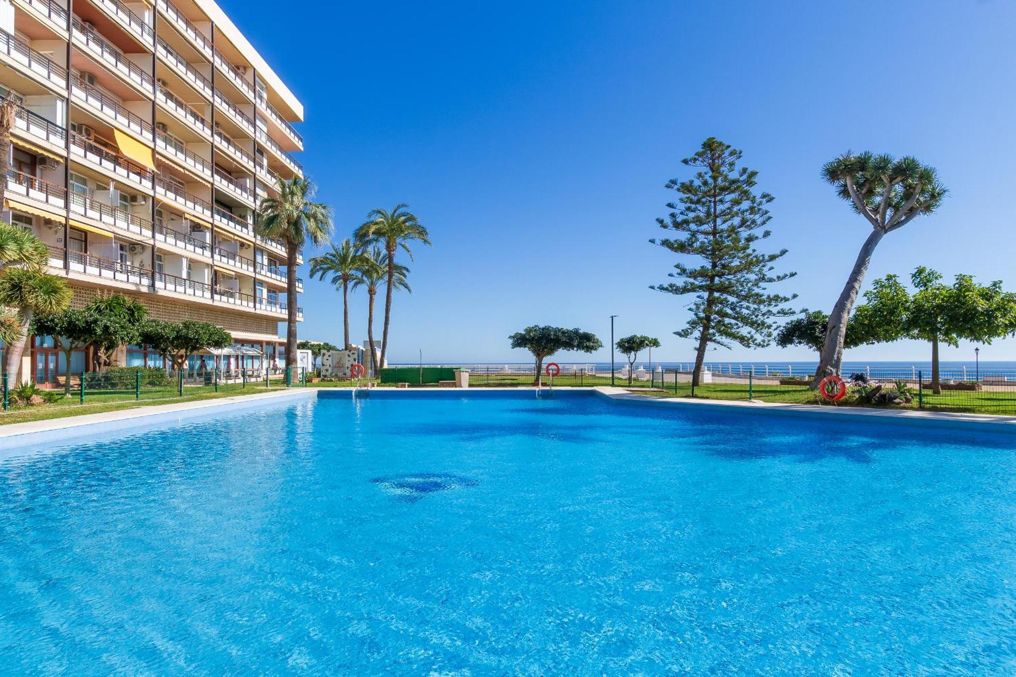 Santa Clara Modern & Exclusive Seafront Apartment Torremolinos Buitenkant foto