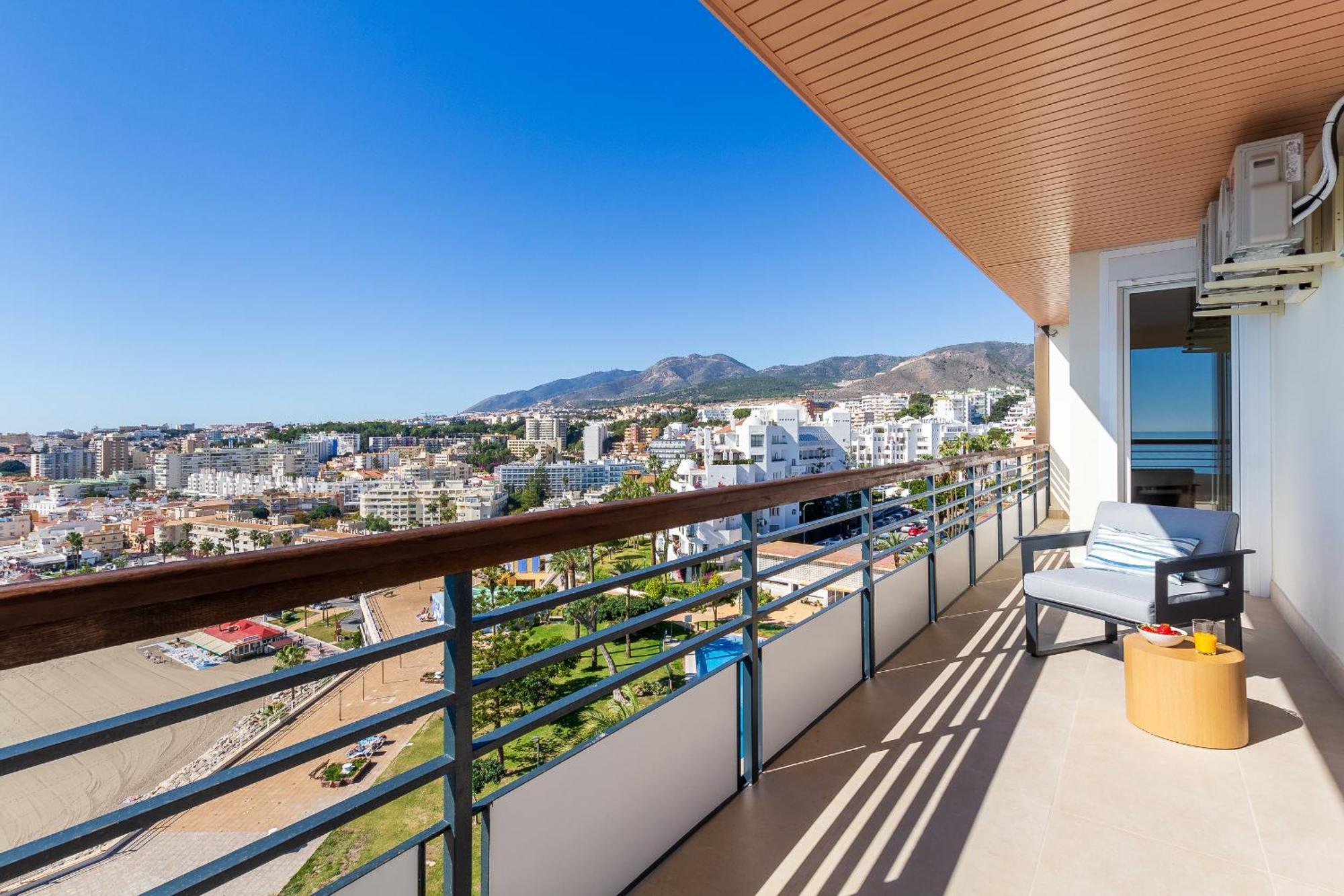 Santa Clara Modern & Exclusive Seafront Apartment Torremolinos Buitenkant foto