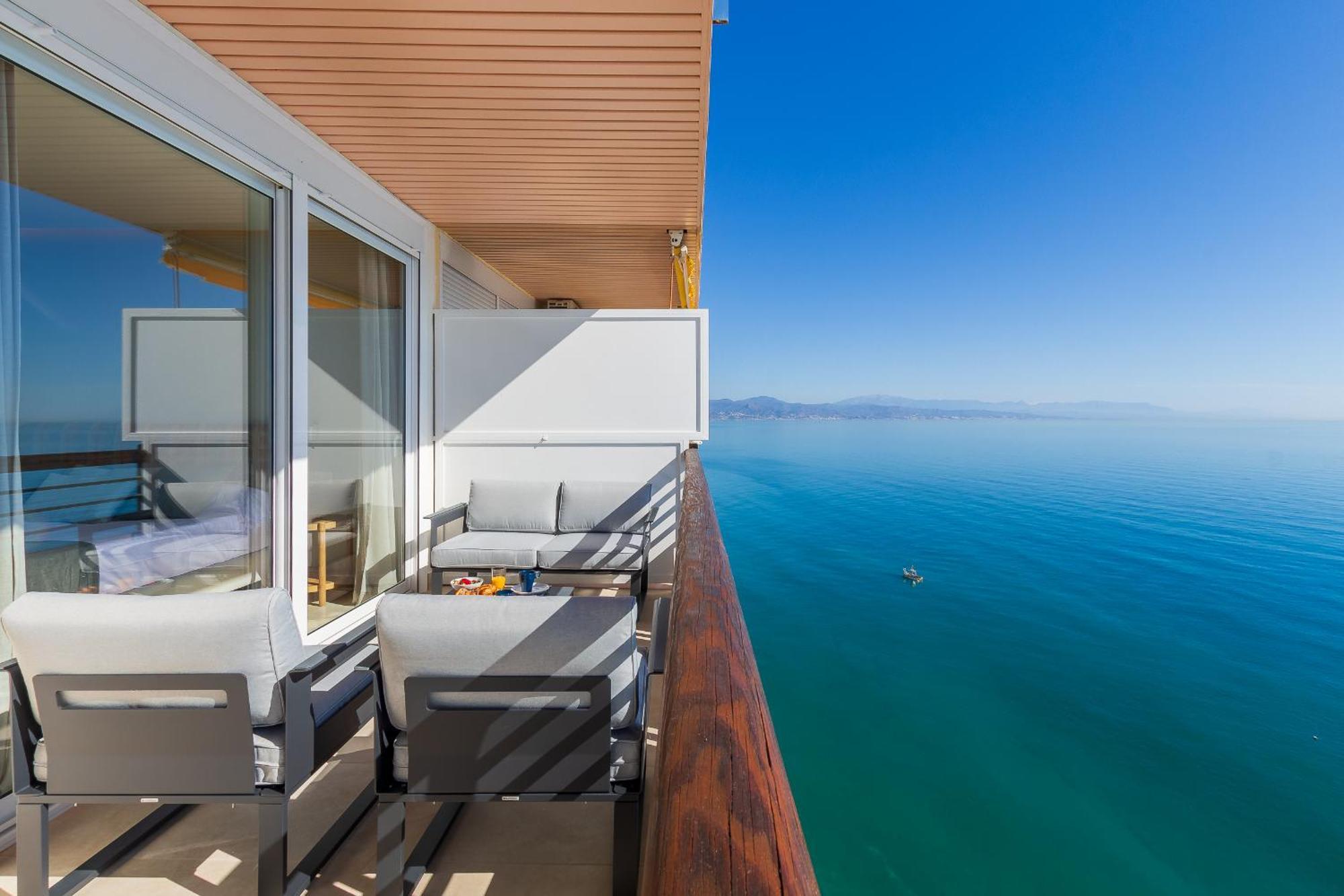 Santa Clara Modern & Exclusive Seafront Apartment Torremolinos Buitenkant foto