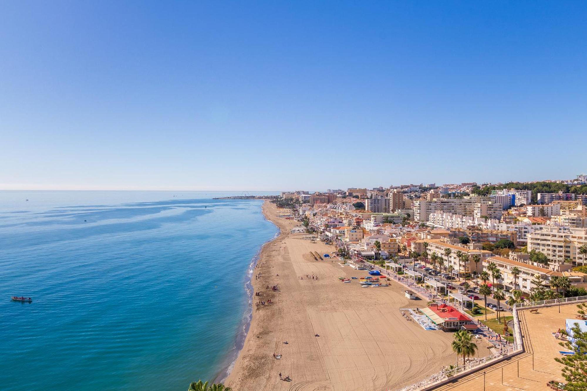 Santa Clara Modern & Exclusive Seafront Apartment Torremolinos Buitenkant foto