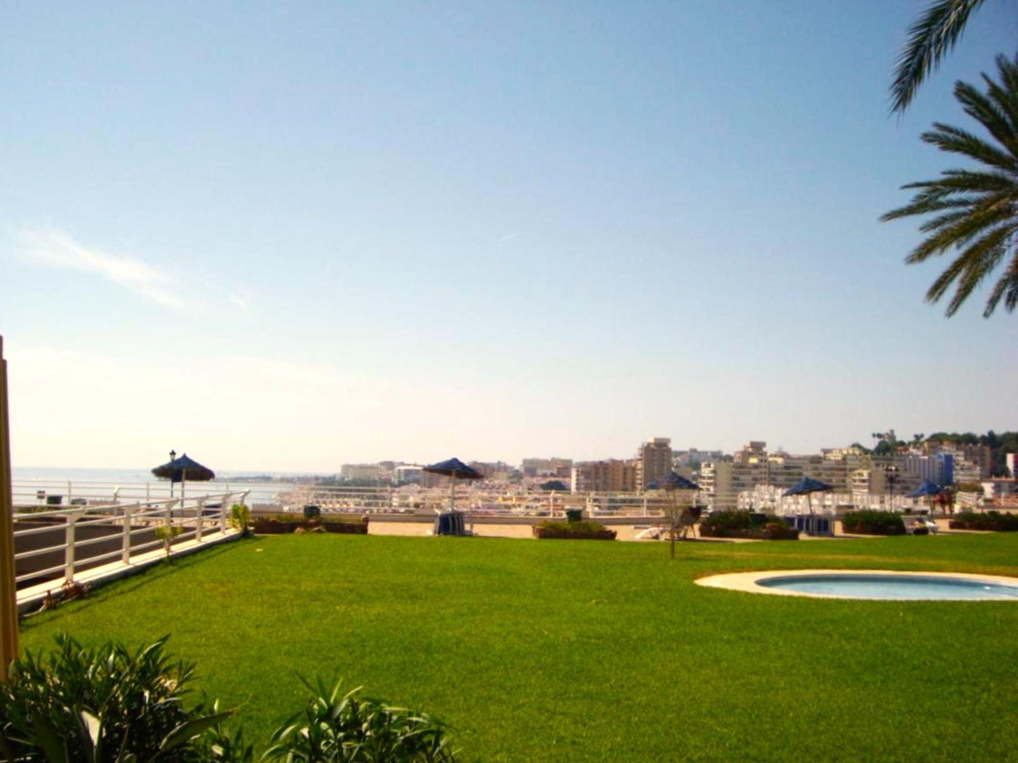 Santa Clara Modern & Exclusive Seafront Apartment Torremolinos Buitenkant foto
