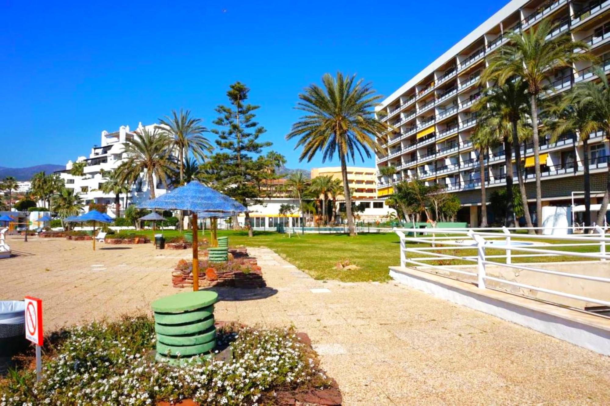 Santa Clara Modern & Exclusive Seafront Apartment Torremolinos Buitenkant foto